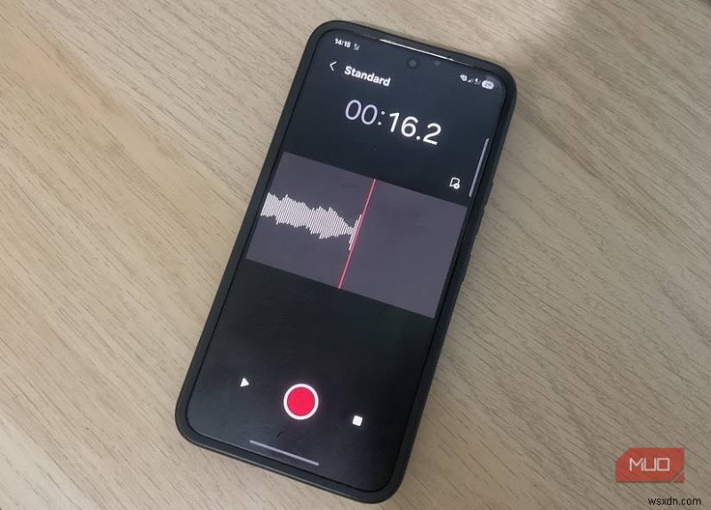スマホは会話を盗み聞きしている?話題にした製品の広告が表示される本当の理由
