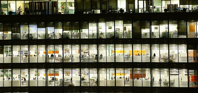 マイクロソフト、TeamsのWi-Fi位置情報機能の説明を無言で修正――提供は2026年1月へ