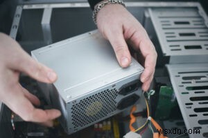 マザーボードは電源ユニット(PSU)を損傷させる?専門家の見解と知っておくべき重要ポイント
