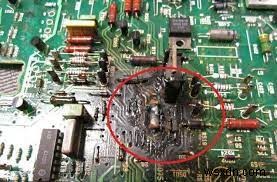 マザーボードから煙が出る原因と対処法|診断・修理の完全ガイド