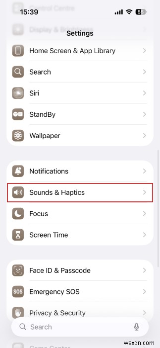 iPhoneの新機能「名前認識」徹底解説 – イヤホン装着中でも周囲とのつながりを保てるiOS 26の便利機能