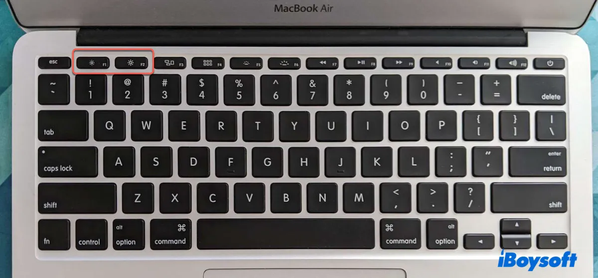 MacBookの画面が真っ暗でも動作している?原因と9つの解決策を徹底解説