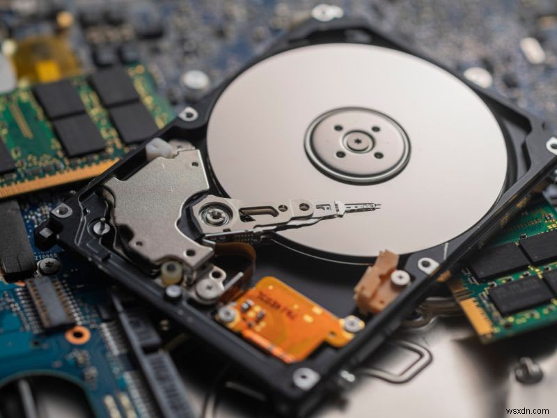 パソコンのデータ復旧はいくらかかる?料金相場と最適な選択肢を徹底解説