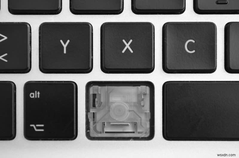 MacBookの電源がまったく入らない？原因の特定方法と自分でできる直し方