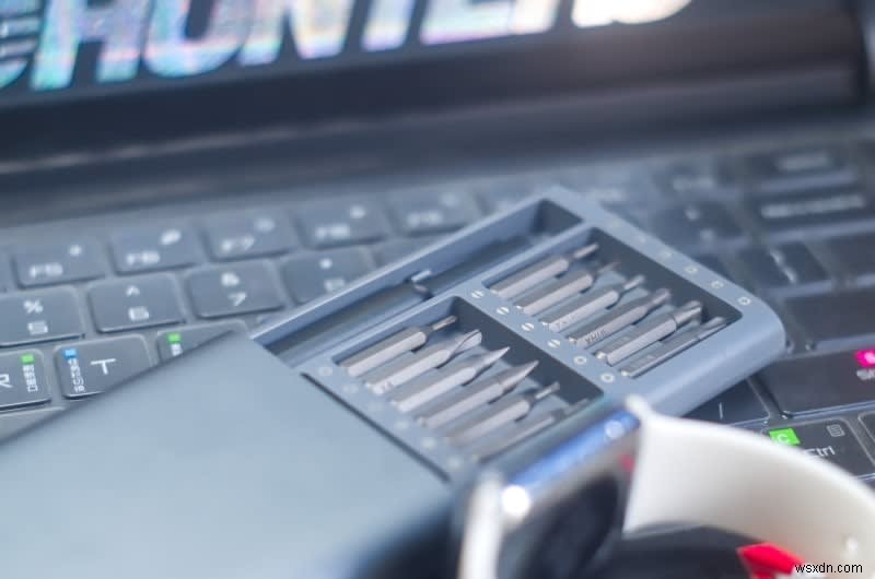 MacBookの電源がまったく入らない？原因の特定方法と自分でできる直し方