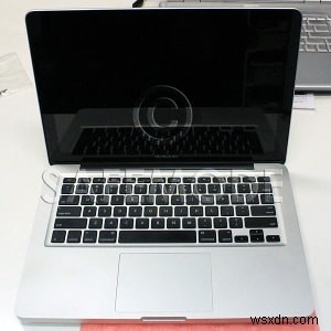 プロフェッショナル修理:水没した2011年式MacBook Pro 13 A1278のロジックボード・ヒートシンク・スクリーン交換