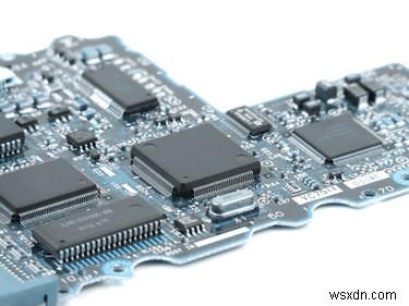 デジタルマルチメーターでコンデンサをテストする方法|ステップバイステップ完全ガイド