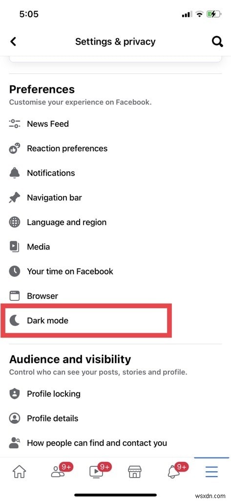 iPhoneでFacebookの背景色を変更する方法|ダークモードや投稿背景の設定手順を徹底解説