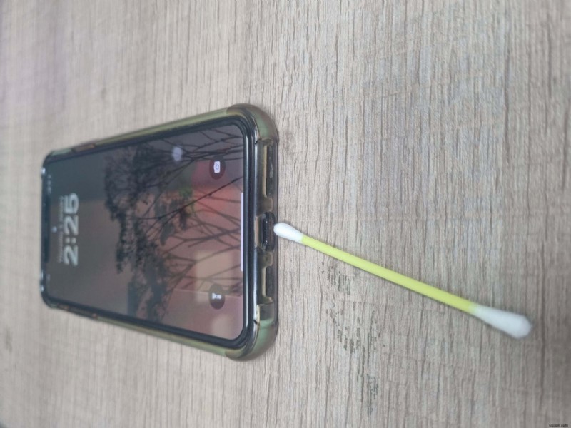 アルコールでiPhoneの充電ポートを安全に掃除する方法|ステップバイステップ完全ガイド