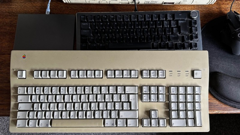 1990年発売のAppleキーボードを現代PCで復活させる──自作ADB→USB変換アダプタの作り方