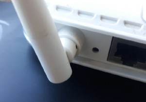 NETGEAR（ネットギア）ルーターのリセット方法｜工場出荷時設定への復元と再起動の手順