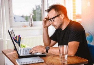 Windows 10でデスクトップ画面が真っ黒になる原因と対処法