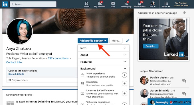 LinkedInで履歴書を追加または更新する方法 