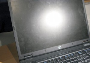 コンピュータの画面を安全かつ簡単に掃除する方法 