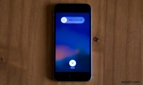 iPhoneの電源を切る方法 