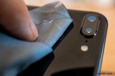 汚れたiPhoneをきれいにする方法：ステップバイステップガイド 