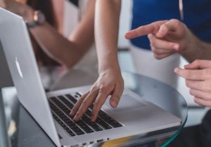 サイバーフラッシュとは何ですか？それは違法ですか？ 
