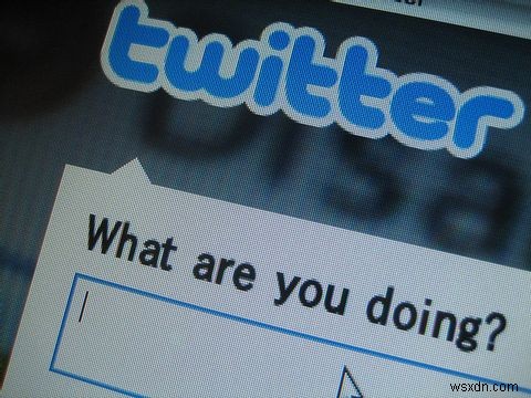 Twitterは本当にあなたのダイレクトメッセージを読んでいますか？もしそうなら、なぜですか？ 