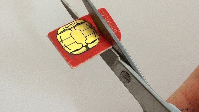 SIMカードをカットしてiPhone用のnano-SIMを作成する方法 
