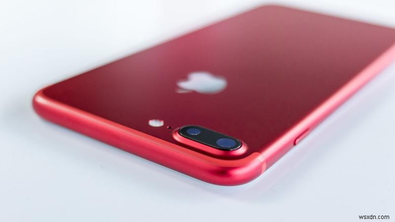 赤いiPhone7で黒い画面を前面に表示する方法 