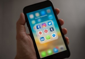 InstagramストーリーにTwitterのツイートを簡単に共有する方法(iOS対応)