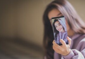 Androidでリアカメラを使って自分撮りをする方法 