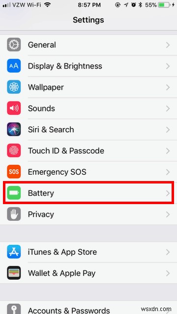 遅いiPhoneをお持ちですか？ AppleがiPhoneを抑制しているかどうかを確認する方法 