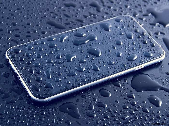 お使いの携帯電話は防水ですか、それとも単に「防滴」ですか？テクノロジーの水評価のクイックガイド 