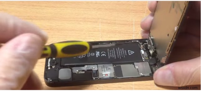 水で損傷したiPhone5を修理する方法 