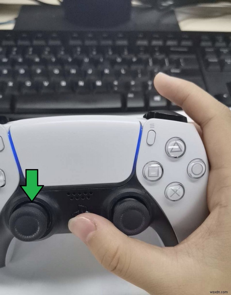 PS5：DualSenseでスティックドリフトの問題を修正する方法 