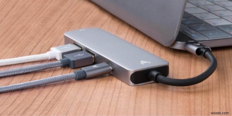 USB-C ハブとドッキング ステーション:MacBook Pro ユーザーにとってどちらが優れているか?