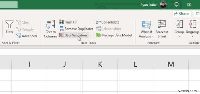 Excel でドロップダウン リストを作成する方法