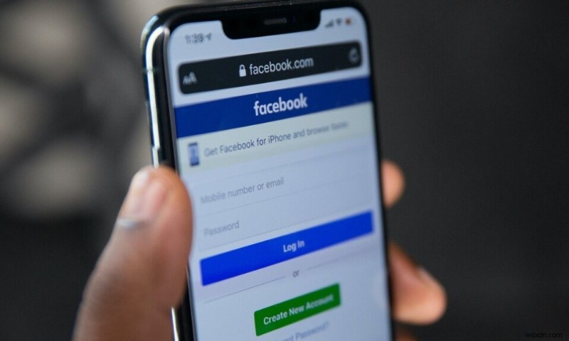 iPhone で Facebook デスクトップ版にアクセスする方法