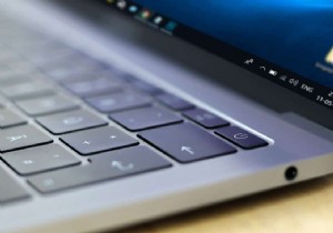 Windows 10 の時計の時刻が間違っていますか?これを修正する方法は次のとおりです。 