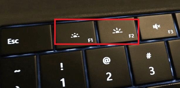 Windows 10 で画面の明るさを変更する方法