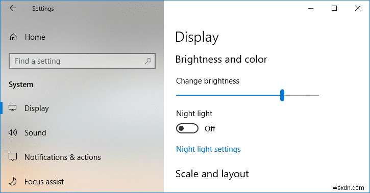 Windows 10 で画面の明るさを変更する方法