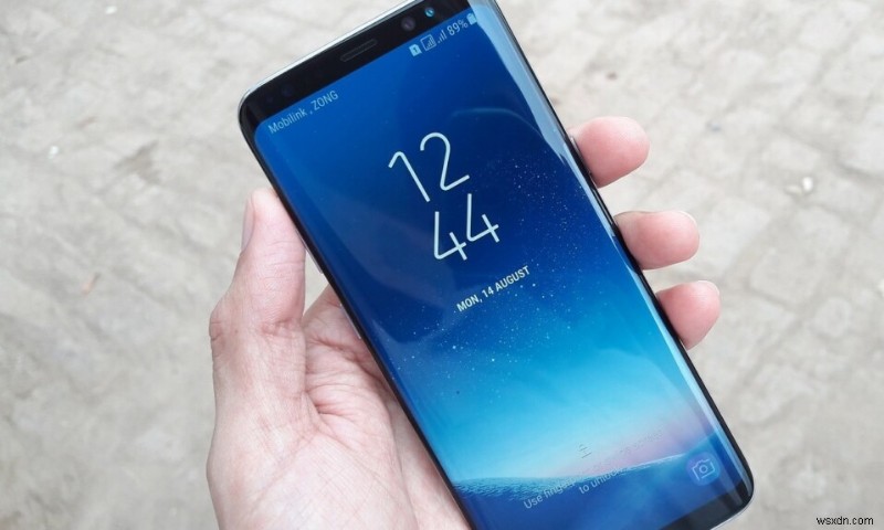 Samsung S8+ から SIM カードを取り外す方法