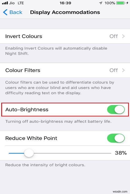 iOS11 で自動輝度調整をオフにする方法