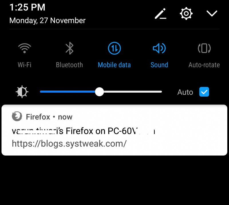 コンピュータとスマートフォンの間で Firefox タブを同期する