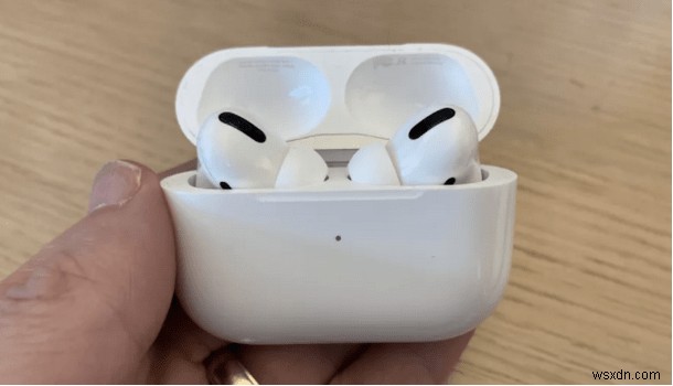 AirPods をセットアップして Mac に接続する方法:ヒントとコツ