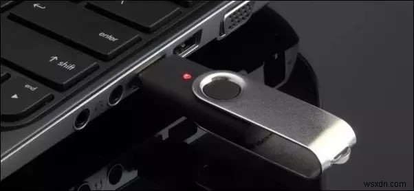 USB フラッシュ ドライブから削除されたファイルを復元する方法