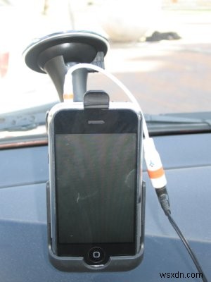 12 米ドル (12 ドル) で iPhone を自動車電話に変身