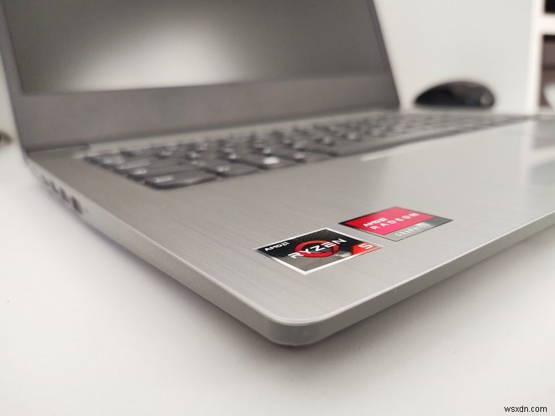 Lenovo IdeaPad 3 - 新しいテスト用ラップトップ、かなりの価値