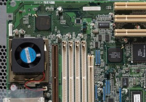 Fwupd 1.7.8 は Linux ファームウェアのアップデートを合理化し、シームレスなエクスペリエンスを実現 