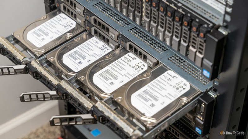 単純なバックアップが複雑な冗長性より優れている理由:Homelab の災害からの教訓 