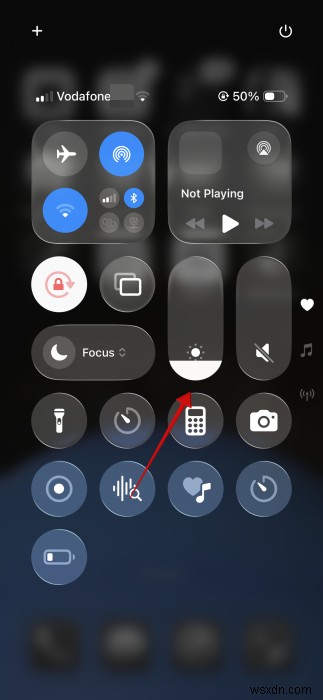 この簡単なハックで iPhone のディスプレイを最小値を超えて暗くする 
