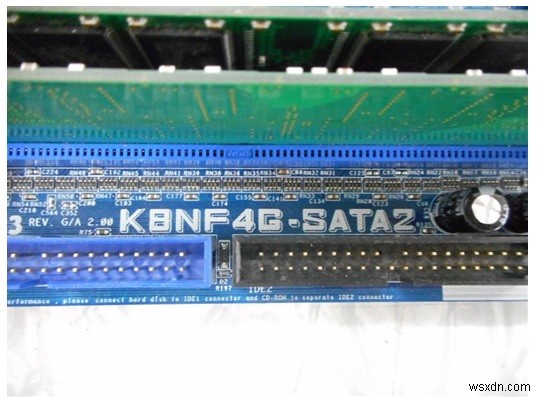 ASRock KBNF4G-SATA2 マザーボードの復活:修理の成功事例 