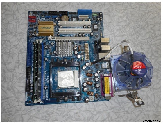 ASRock KBNF4G-SATA2 マザーボードの復活:修理の成功事例 
