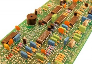 デジタルマルチメーターでコンデンサをテストする方法|ステップバイステップ完全ガイド