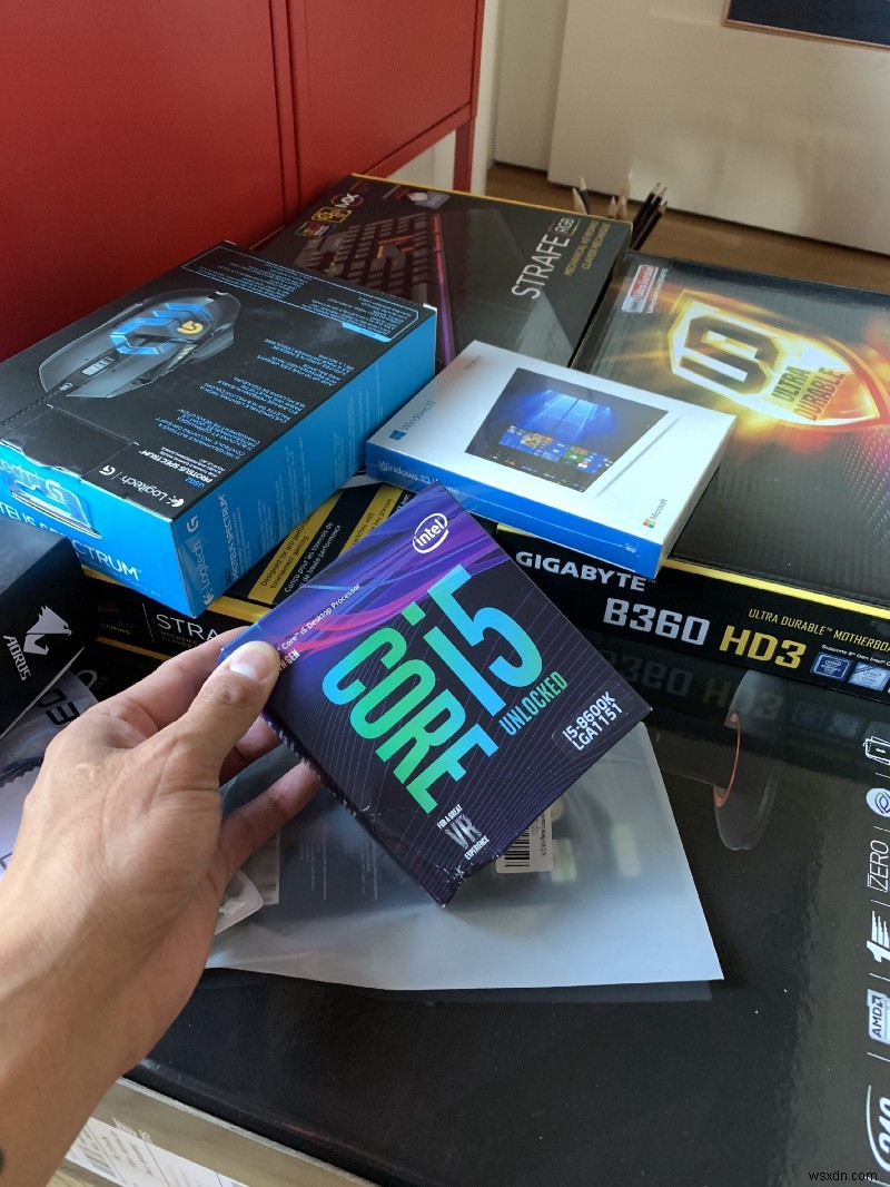 12 歳の子供と一緒に 1,001 ドルのフォートナイト ゲーム PC を組み立てる:ステップバイステップ DIY ガイド 